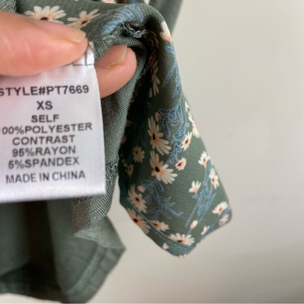 Papermoon Green Floral Daisy Blouse Top W/ Button Detail Cottagecore Xs NWT - Picture 8 of 10